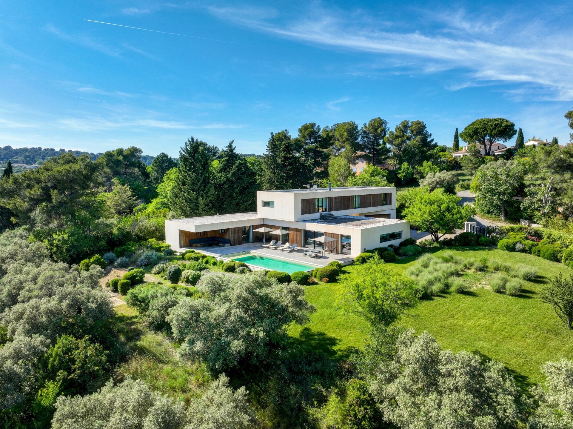 house 10 Rooms for sale on AIX EN PROVENCE (13100)