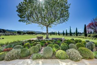 maison 9 Pièces en location saisonnière sur EYGALIERES (13810)