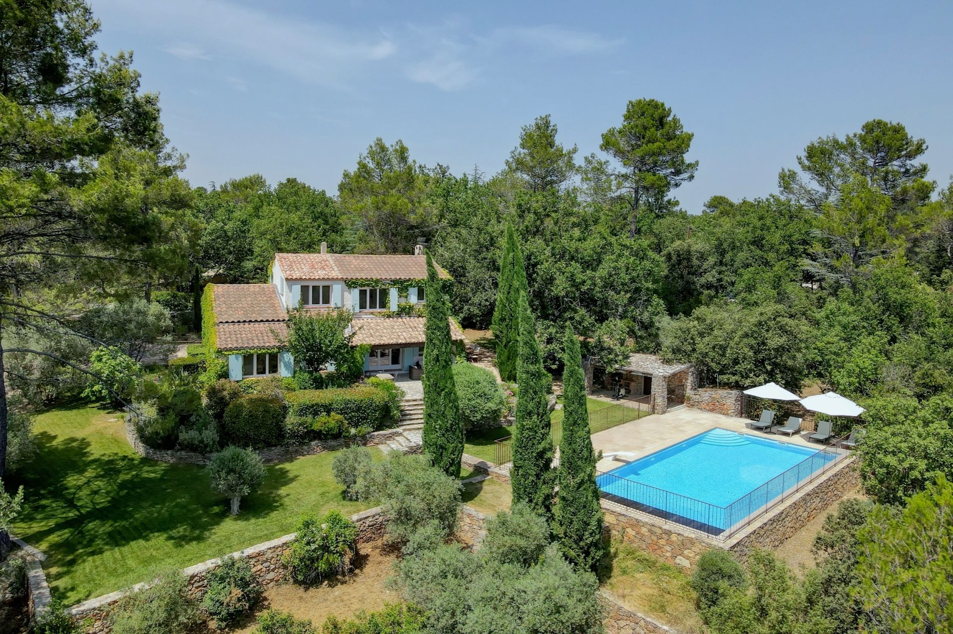 house 7 Rooms for sale on ST MAXIMIN LA STE BAUME (83470)