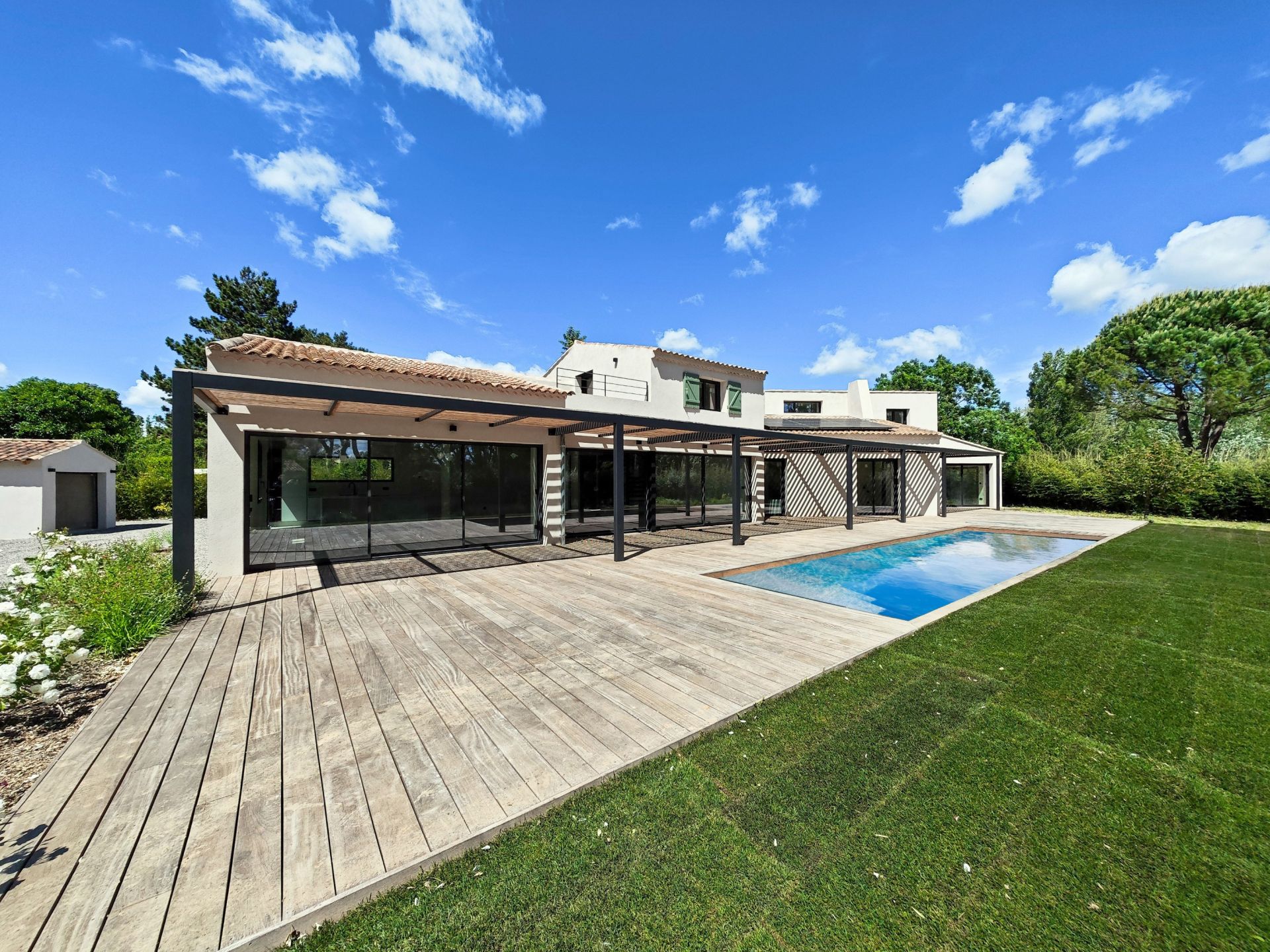 house 8 Rooms for sale on AIX EN PROVENCE (13100)