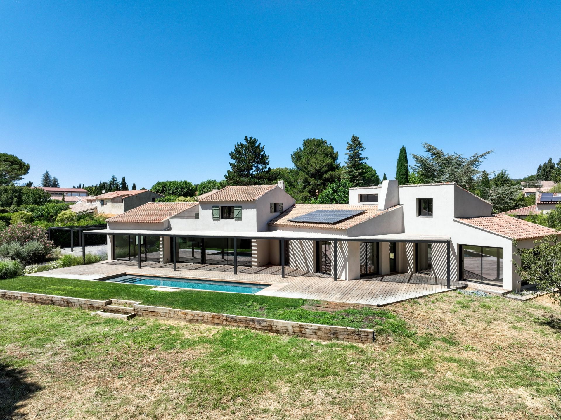 house 8 Rooms for sale on AIX EN PROVENCE (13100)